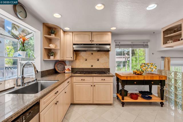 102 Monasterio Ct, San Ramon CA: https://media.crmls.org/mediaz/4abb66be-bec3-422f-830e-3c1b7151e132.jpg