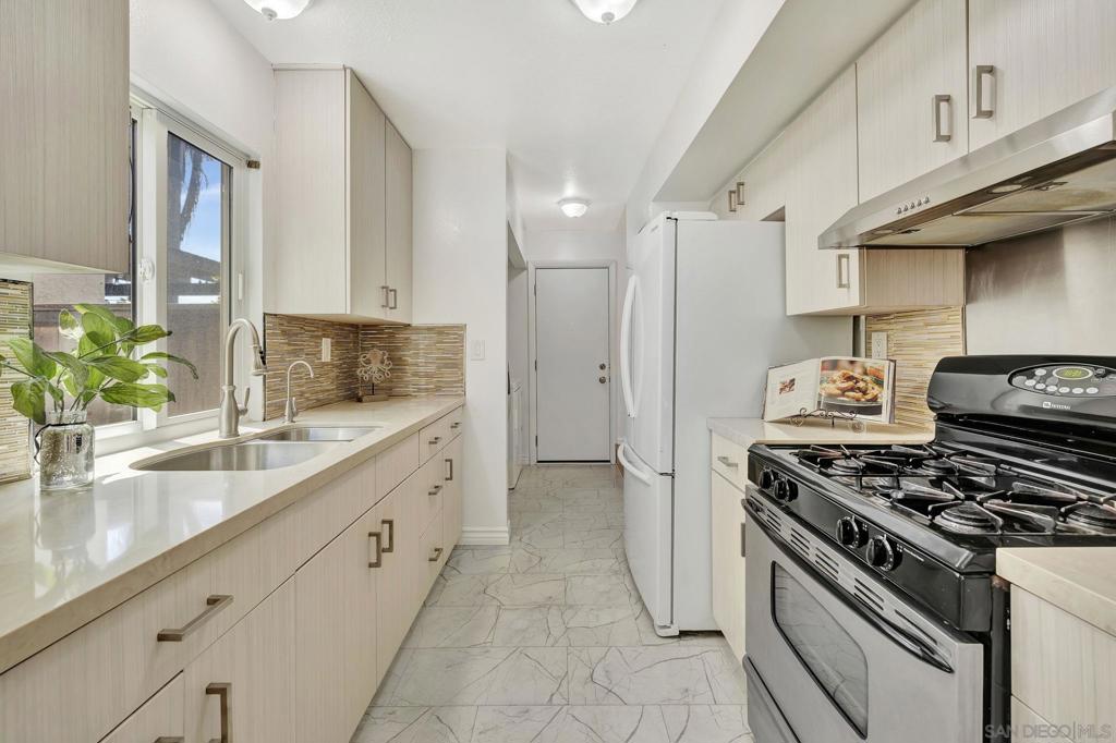 MLS #250034527SD img 9