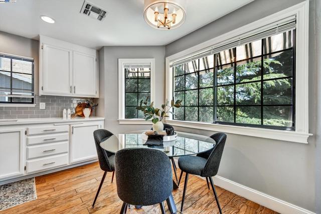 246 Canyon Woods Way, San Ramon CA: https://media.crmls.org/mediaz/4abbef04-946c-48fc-9b99-2652ffaee0de.jpg