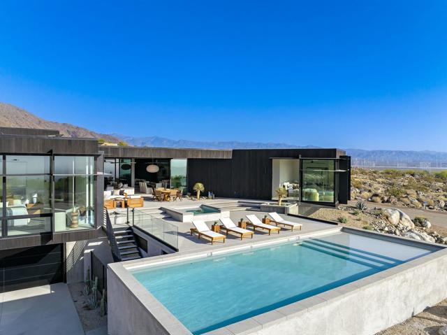 2085 Desert Flower Court, Palm Springs CA: https://media.crmls.org/mediaz/4abc5f3e-e820-493a-8bb9-58813cf0c3ea.jpg