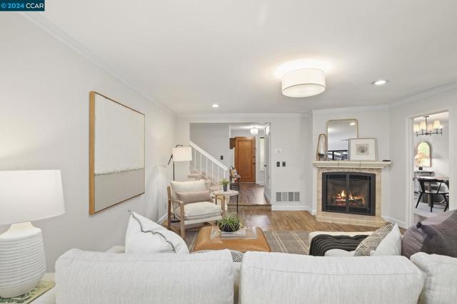 Image 7 of 39 For 822 Rose Dr
