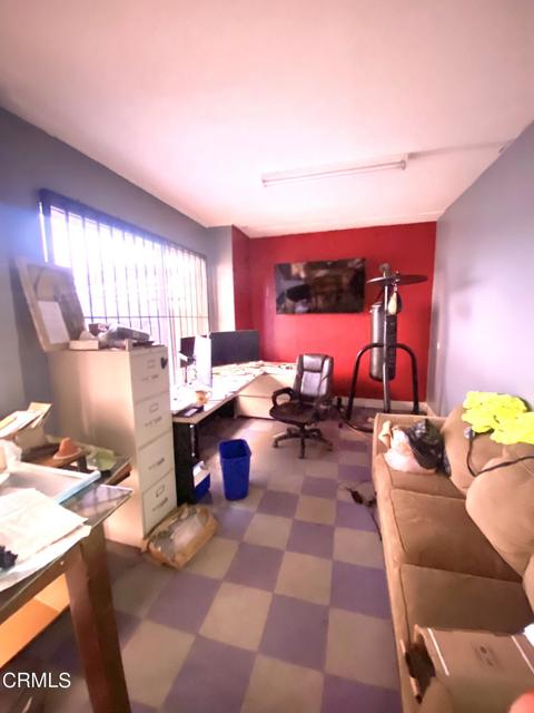 Image 3 of 6 For 1507 Oxnard Boulevard