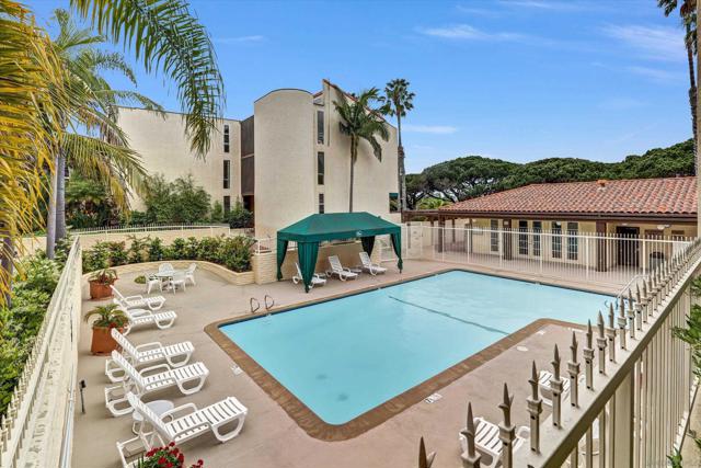 6455 La Jolla Blvd, La Jolla CA: https://media.crmls.org/mediaz/4abdbaf5-b387-4757-ad97-d8e83654c0da.jpg