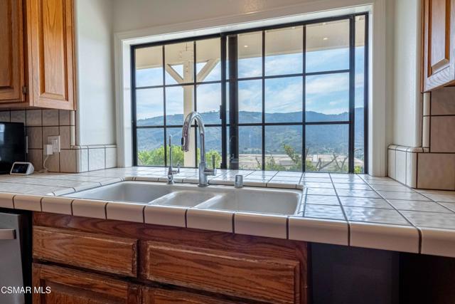 11300 Highridge Court, Camarillo CA: https://media.crmls.org/mediaz/4abdf958-724a-475c-a507-a3e1f2498b9b.jpg