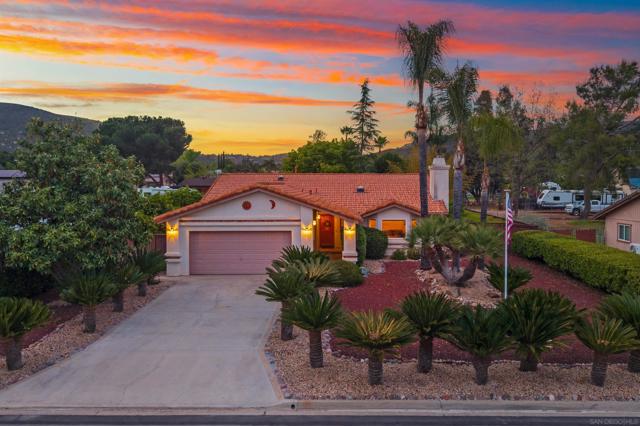 23540 Oriente Way, Ramona CA: https://media.crmls.org/mediaz/4abdfb11-6ff2-40e6-b4e4-cf9dc71ffd47.jpg