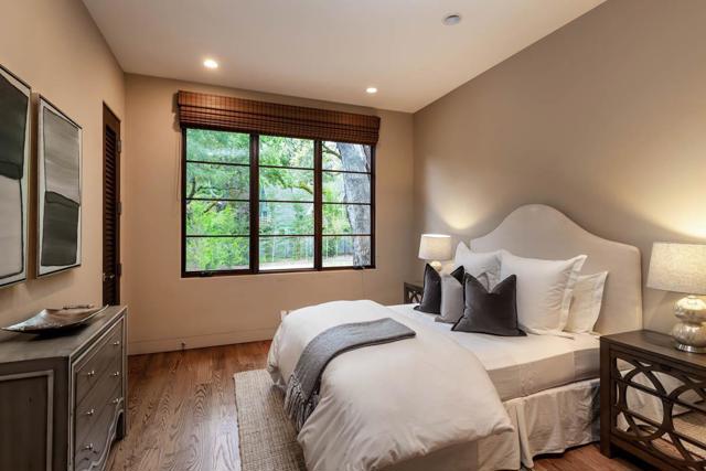 1036 Los Trancos Road, Portola Valley CA: https://media.crmls.org/mediaz/4abe0f0c-7eba-4154-a326-0352dff39434.jpg