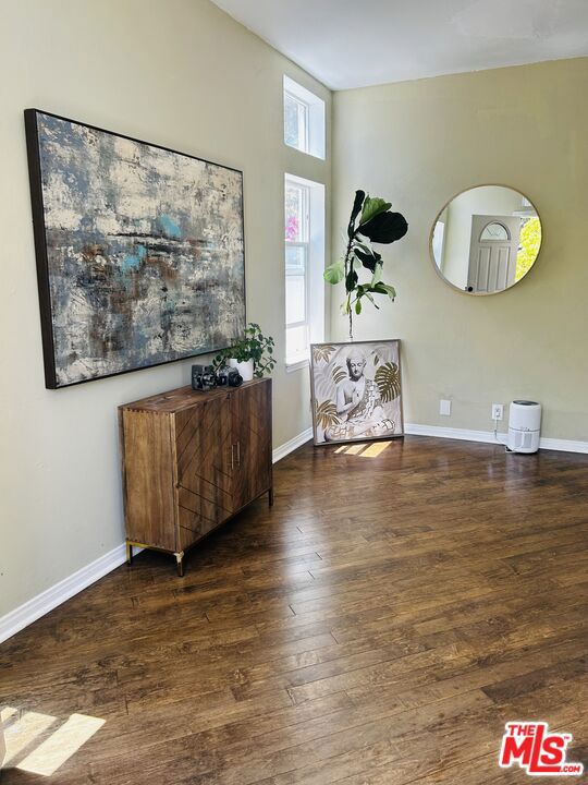 121 Navajo Lane, Topanga CA: https://media.crmls.org/mediaz/4abeb4ec-4a5c-4750-ab31-c6a369474eba.jpg