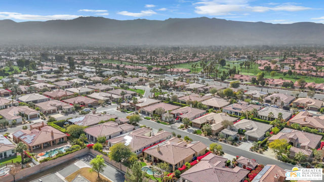 41728 Via Treviso, Palm Desert CA: https://media.crmls.org/mediaz/4abeb878-bab6-4f9b-b6ad-263dfc867e1f.jpg