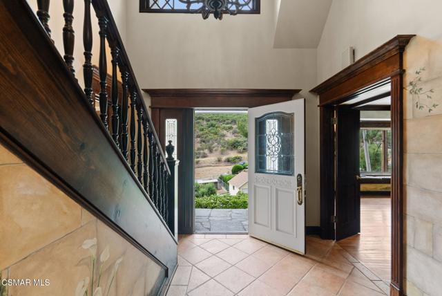 1561 Lookout Drive, Agoura Hills CA: https://media.crmls.org/mediaz/4ac0eaf9-5b0b-4fbd-867c-d5deeea4f0ec.jpg