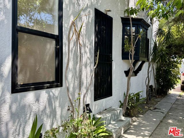 2927 S West View Street, Los Angeles CA: https://media.crmls.org/mediaz/4ac12496-cf83-48ef-a40c-0837c18c973e.jpg
