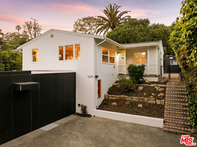 1274 San Miguel Avenue, Santa Barbara CA: https://media.crmls.org/mediaz/4ac1379f-89c4-41bf-a425-73e46d11c80a.jpg