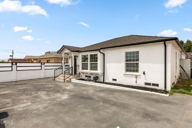 7637 Radford Avenue, North Hollywood CA: https://media.crmls.org/mediaz/4ac13968-27da-41d2-a12e-0e5ad65d8c50.jpg