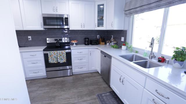 35205 Village 35, Camarillo CA: https://media.crmls.org/mediaz/4ac18d73-c5a1-4a65-b2c7-c503a770c211.jpg