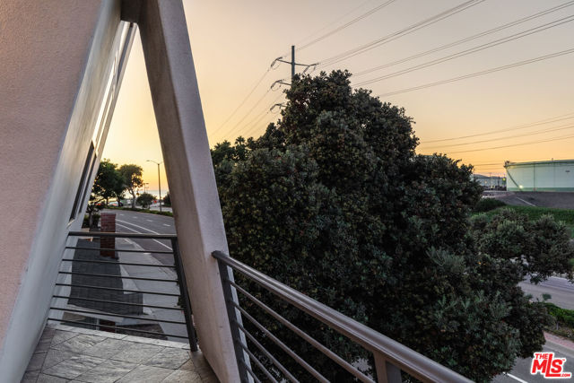 502 Rosecrans Avenue, Manhattan Beach, California 90266, 2 Bedrooms Bedrooms, ,2 BathroomsBathrooms,Residential,For Sale,Rosecrans,26828137