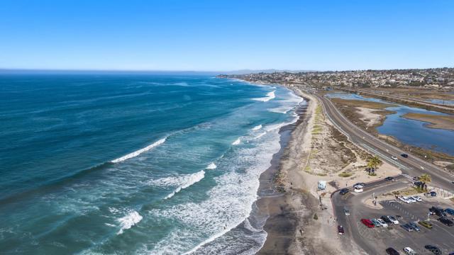 1007 Genie Ln, Cardiff by the Sea CA: https://media.crmls.org/mediaz/4ac1a6fc-9e35-4ce1-afe5-3f86bfbdb9df.jpg