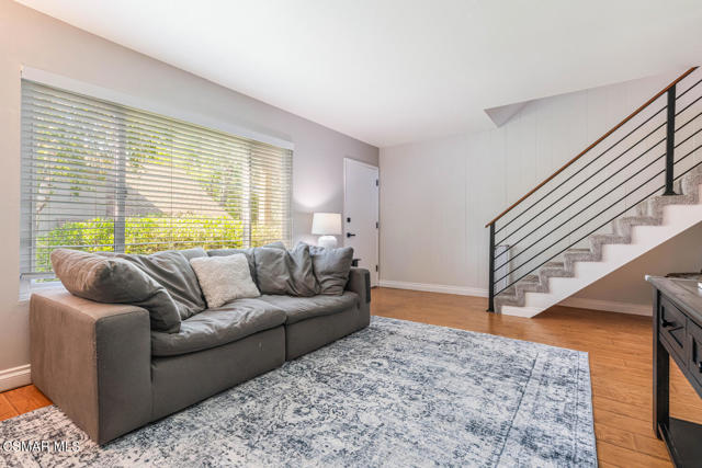 579 Rio Grande Circle, Thousand Oaks CA: https://media.crmls.org/mediaz/4ac1b881-f2c9-44de-b25c-e0c01e84cc83.jpg