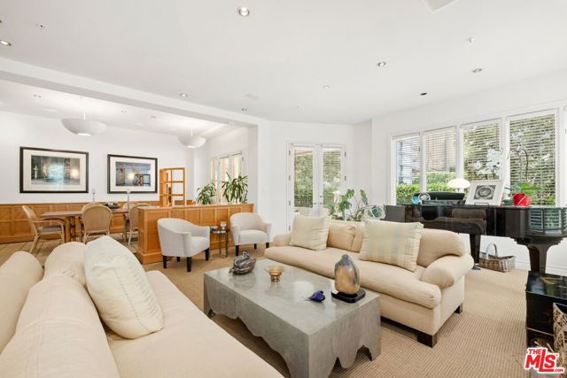 603 Ocean Avenue, Santa Monica CA: https://media.crmls.org/mediaz/4ac21267-7176-41d2-84d9-8e452d22a891.jpg