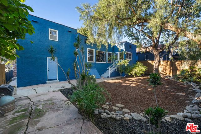 646 N Dillon Street, Los Angeles CA: https://media.crmls.org/mediaz/4ac21858-92c7-4cfa-ac64-7c8b967cee94.jpg