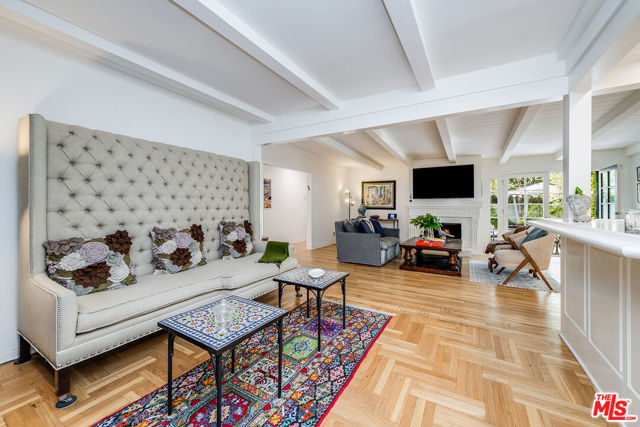 13109 Valley Vista Boulevard, Studio City CA: https://media.crmls.org/mediaz/4ac2223b-cb8d-4534-a63d-0f141470c0b7.jpg