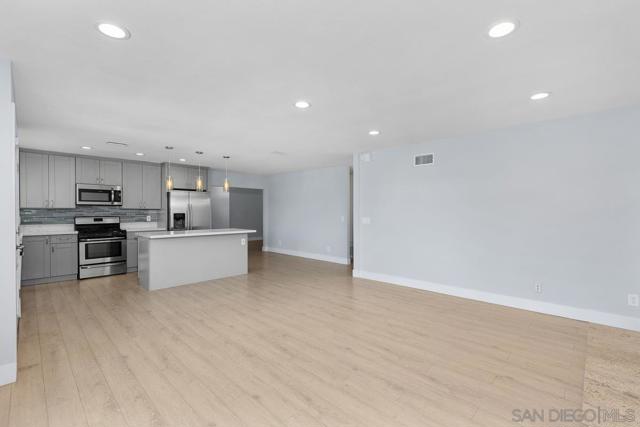 9956 Via Debbie, Santee CA: https://media.crmls.org/mediaz/4ac279c4-9b19-4e9e-a379-50218545962b.jpg