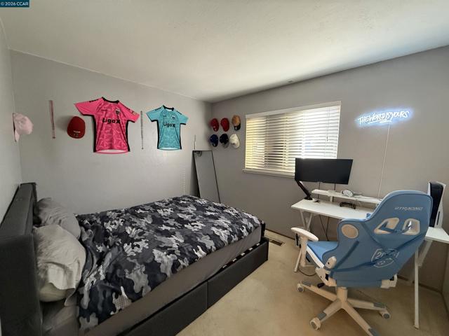 2132 Misty Ct, Pittsburg CA: https://media.crmls.org/mediaz/4ac2a567-1c37-472b-89b1-7202190d6c16.jpg