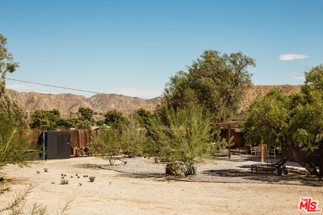 11051 Pinon Avenue, Morongo Valley CA: https://media.crmls.org/mediaz/4ac352cf-d81e-473f-9047-01113b99fecf.jpg