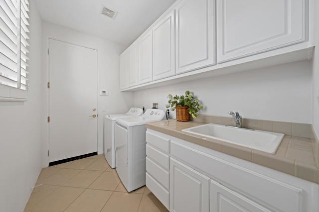 81100 Legends Way, La Quinta CA: https://media.crmls.org/mediaz/4ac35cb0-5e0f-4cf7-bb1b-aca14710816a.jpg