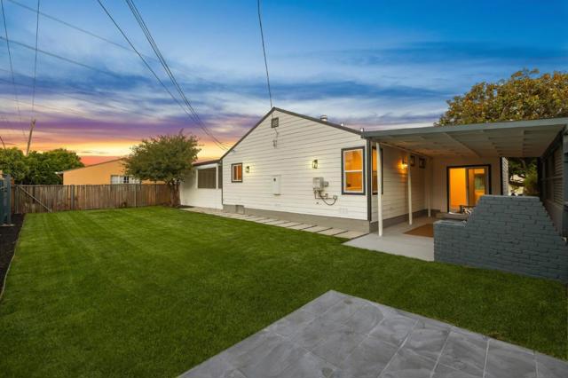 5 Olive Court, San Mateo CA: https://media.crmls.org/mediaz/4ac3ddac-c064-4c61-8b9e-f8ab9742b4e6.jpg