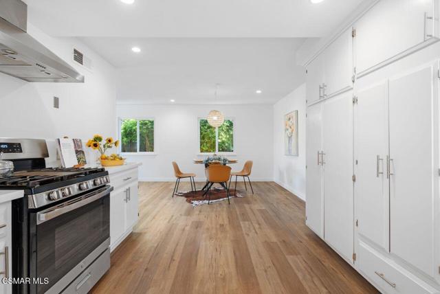 3359 Ridden Street, Camarillo CA: https://media.crmls.org/mediaz/4ac3e962-12f2-4905-914e-a3d2f8a8822b.jpg