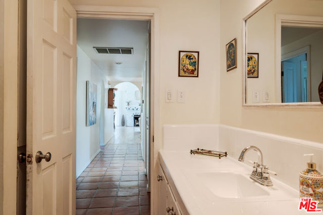 21316 Encina Road, Topanga CA: https://media.crmls.org/mediaz/4ac40bcc-1420-4558-8f4d-4798195948f8.jpg