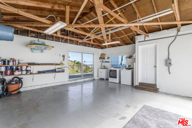 32701 Vista De Los Ondas Street, Malibu CA: https://media.crmls.org/mediaz/4ac4640d-4b0b-44bb-9ce7-6b78f8154b19.jpg