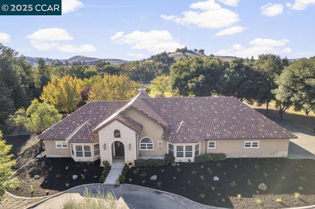5655 Bruce Dr, San Ramon CA: https://media.crmls.org/mediaz/4ac49c91-94dd-4b0f-a10e-a1068b19212f.jpg