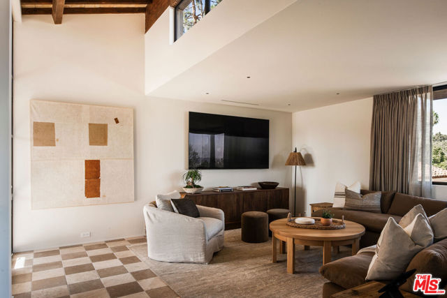 976 N Alpine Drive, Beverly Hills CA: https://media.crmls.org/mediaz/4ac5558e-a95b-4ed5-9ccf-84d4a2bd3e4e.jpg