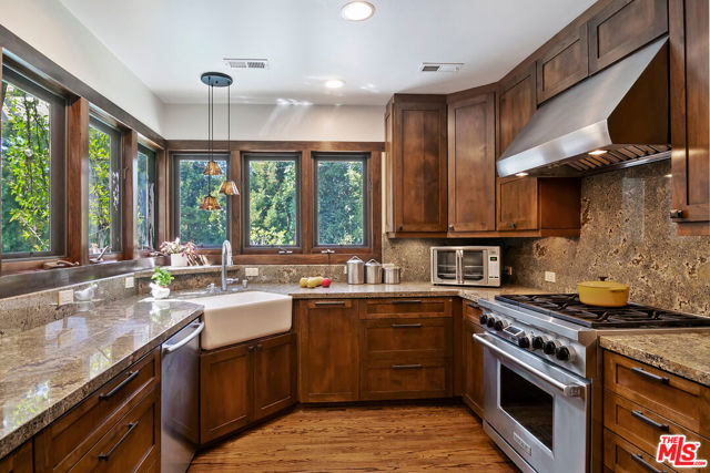 2299 Beverwil Drive, Los Angeles CA: https://media.crmls.org/mediaz/4ac57aa9-e28b-45b0-a750-f094f7aee66a.jpg