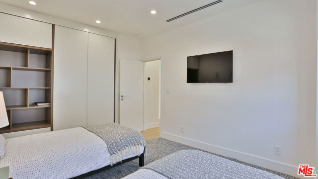 842 S Ogden Drive, Los Angeles CA: https://media.crmls.org/mediaz/4ac5ea3f-975a-4a15-aac1-1d57c2b13e23.jpg