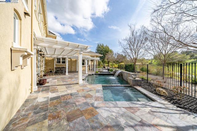 1569 Via Di Salerno, Pleasanton CA: https://media.crmls.org/mediaz/4ac6115d-760e-4d17-a7aa-511e42b0c6ec.jpg