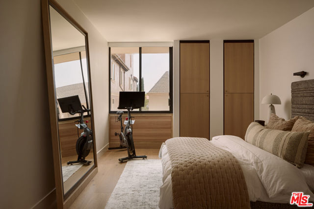 211 S Spalding Drive, Beverly Hills CA: https://media.crmls.org/mediaz/4ac62618-a61b-4f1c-8e42-94572073d242.jpg
