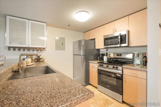425 W Beech St, San Diego CA: https://media.crmls.org/mediaz/4ac67550-175f-4e2d-b613-ed4da8f62578.jpg