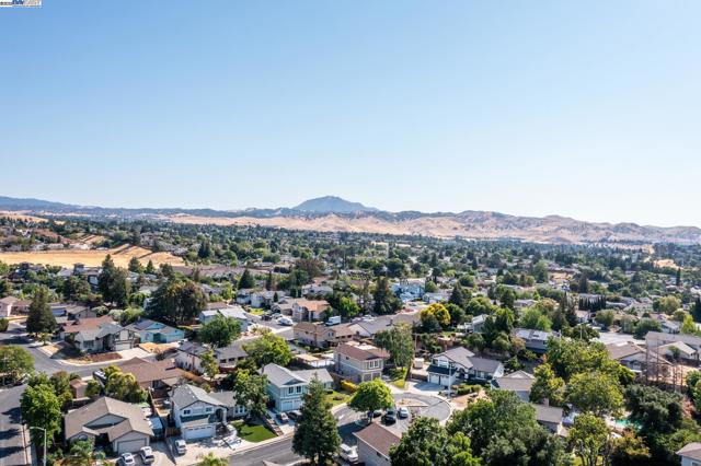1445 Mellissa Cir, Antioch CA: https://media.crmls.org/mediaz/4ac6f6eb-494c-4268-ad89-b44ffaa30759.jpg