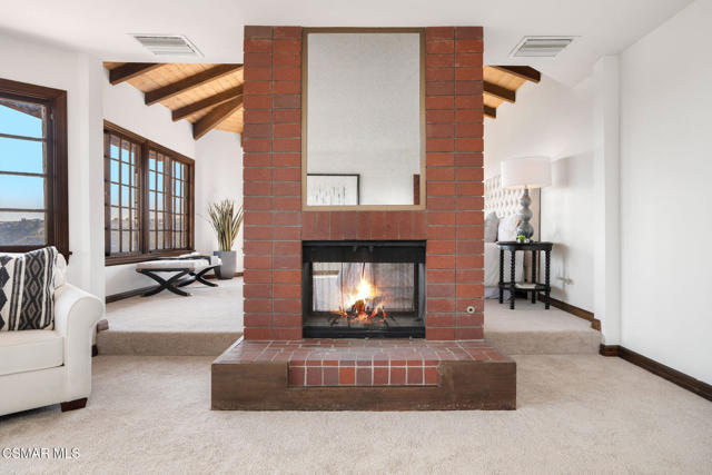 2457 Angelo Drive, Los Angeles CA: https://media.crmls.org/mediaz/4ac7199e-4052-4207-87a5-df0c32488646.jpg