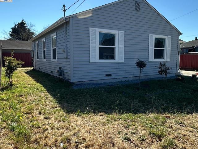 2441 Glenlock St, San Pablo CA: https://media.crmls.org/mediaz/4ac7a494-cf4e-4a32-a909-229fa7b267fa.jpg