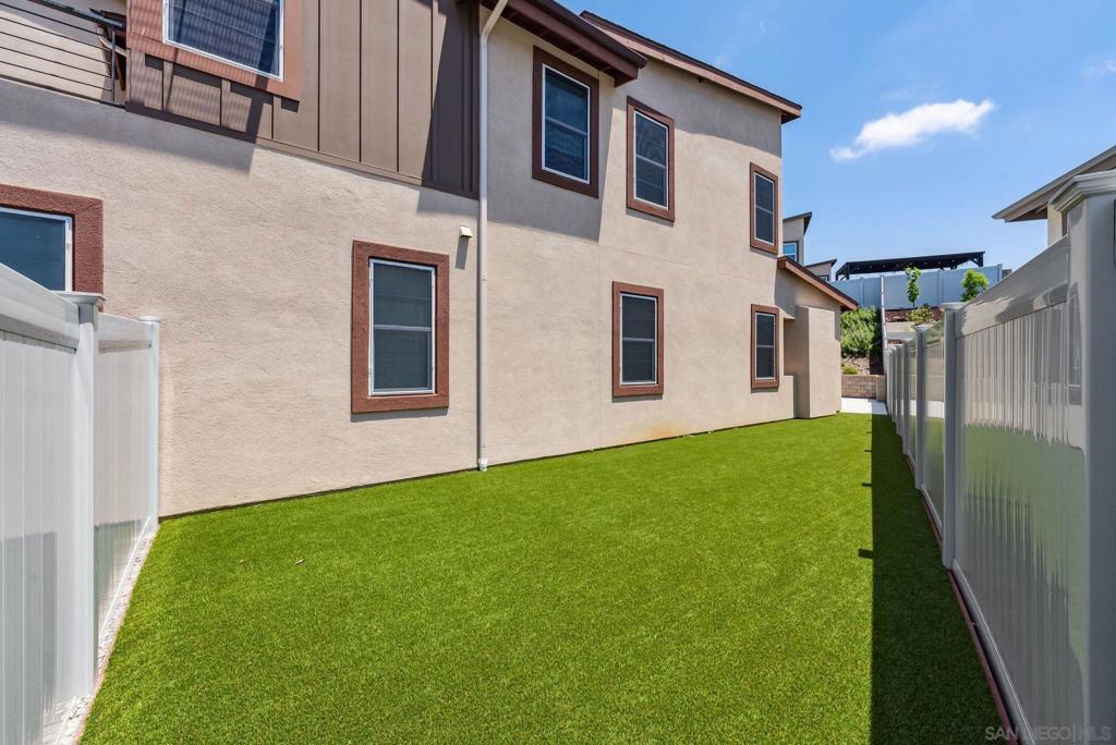 MLS #250035606SD img 25