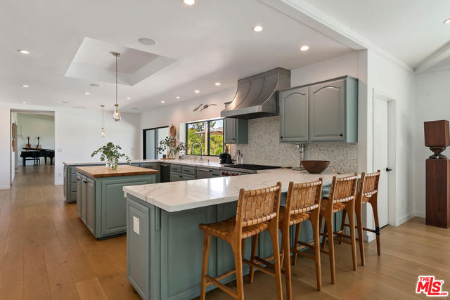 17237 Quesan Place, Encino CA: https://media.crmls.org/mediaz/4ac7b392-c983-40a1-bb4b-310f3a89b8c2.jpg
