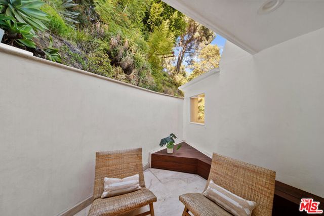 3111 Belden Drive, Los Angeles CA: https://media.crmls.org/mediaz/4ac81c83-e538-47c8-abdf-8283ac4d8339.jpg