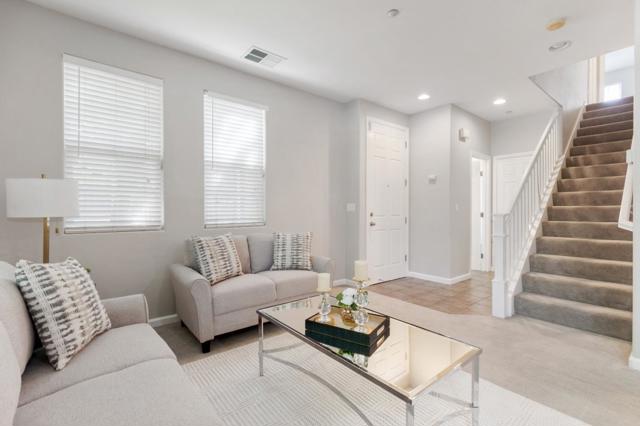 271 Washington Drive, Brentwood CA: https://media.crmls.org/mediaz/4ac89226-d829-4406-8452-a2d3fa7698a0.jpg