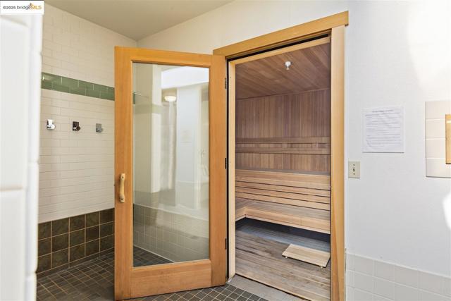 1301 Quarry Ct, Richmond CA: https://media.crmls.org/mediaz/4ac8afce-ebf9-4652-b19d-09cc8123e84b.jpg