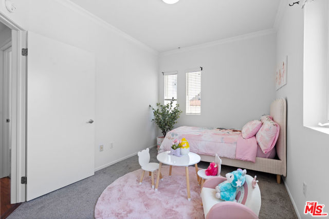 906 S Serrano Avenue, Los Angeles CA: https://media.crmls.org/mediaz/4ac8b3c7-04db-4396-89fb-f8f9cee80d21.jpg