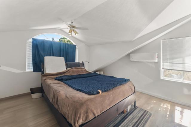 4 Athlone Way, Menlo Park CA: https://media.crmls.org/mediaz/4ac8dfed-8df2-49c1-865a-245273da5fc2.jpg