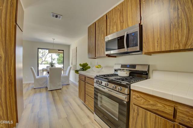 644 Orwell Lane, Ventura CA: https://media.crmls.org/mediaz/4ac940e9-5042-4309-998d-dd2a31ff7950.jpg