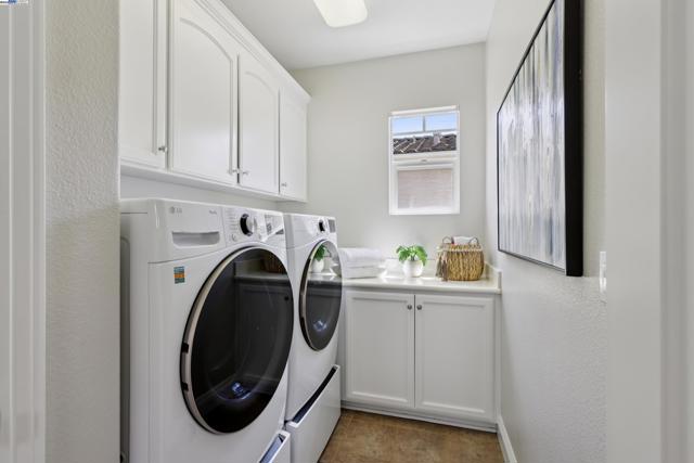 49199 Honeysuckle Ter, Fremont CA: https://media.crmls.org/mediaz/4ac99dd4-7294-4a1c-a863-7e9f494fde0f.jpg
